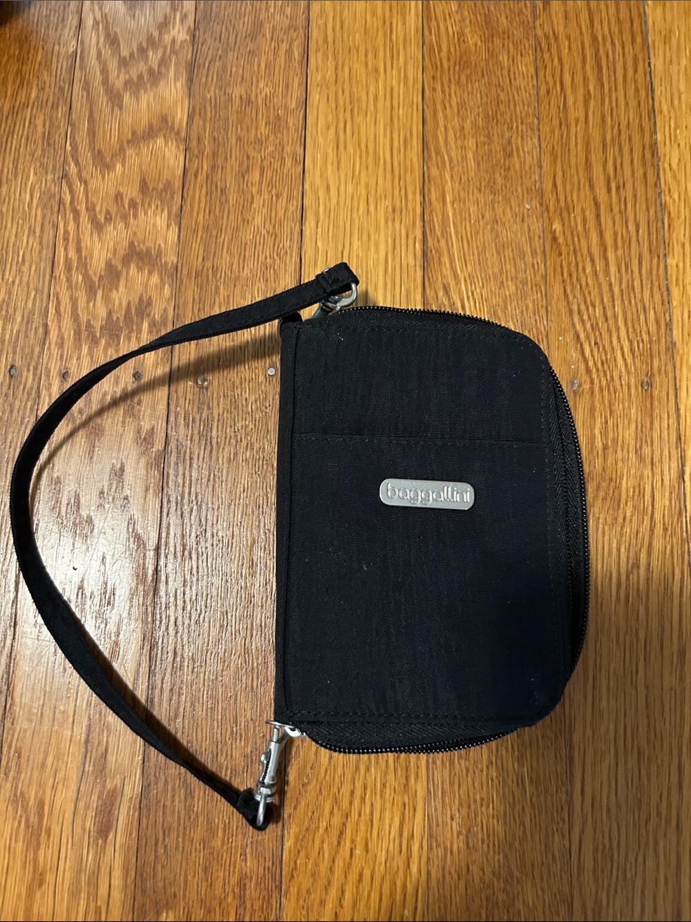 Baggallini Black Zip Wristlet Wallet